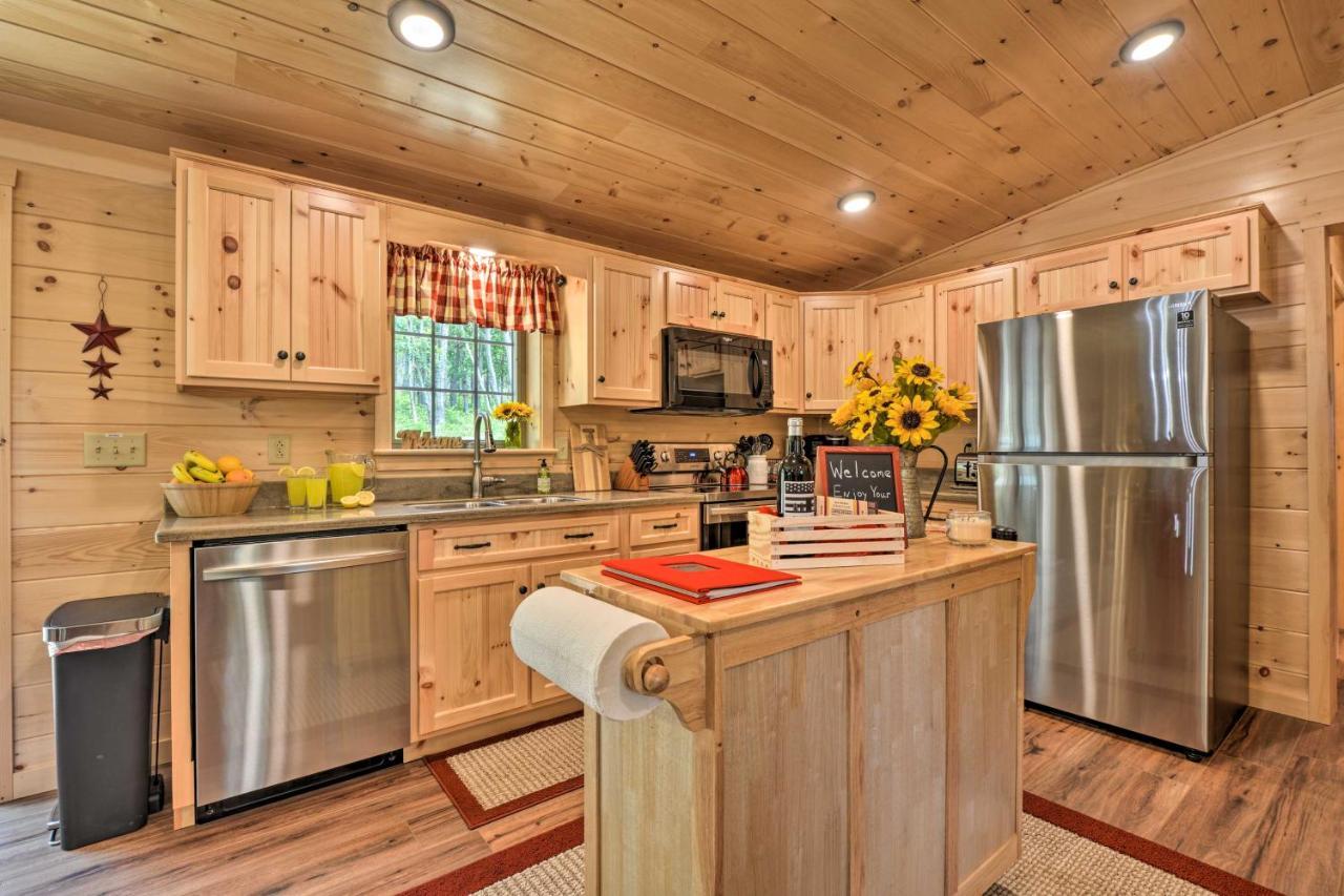 Upscale Cabin With Hot Tub And Deck In Wardensville! Εξωτερικό φωτογραφία